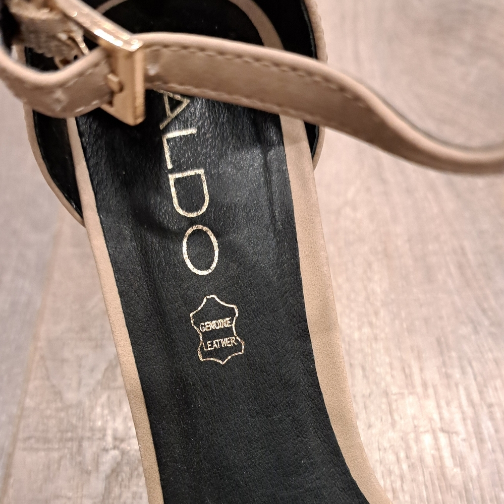 ALDO Tan Heels - Picture 6 of 8